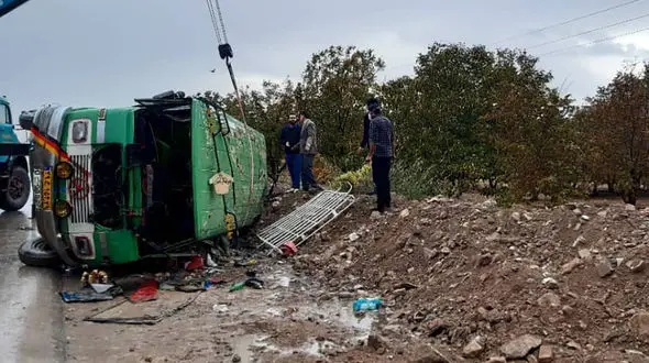 فیلم لحظه واژگونی خونین مینی بوس / 6 صبح دلهره آور در کرمانشاه