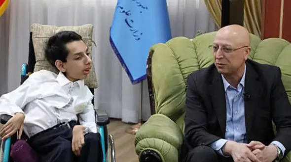 وزیر علوم با خاص ترین رتبه برتر کنکور امسال دیدار کرد 