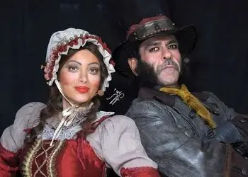 حضور «علیرضا قربانی» در پشت صحنه نمایش اولیور توئیست +عکس یادگاری با بهنوش طباطبایی 