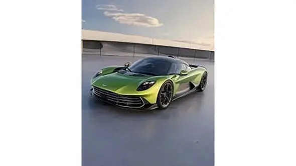 تجربه رانندگی با استون مارتین والهالا در دستان قهرمان فرمول یک