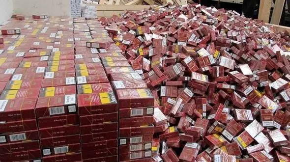 افزایش مالیات سیگار‌ در بودجه 1402به نفع امارات!/ ‌‌‌‌بازار دخانیات کشور هدیه دولتی به بازار اعراب خلیج فارس! 