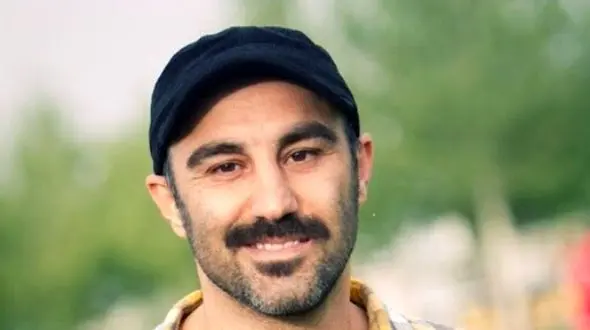 خوانندگی بی نظیر محسن تنابنده با آهنگ بندری که صدبار هم ببینی کمه/آقای تنابنده ثابت کرد همه فن حریفه