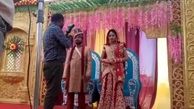 غیرتی شدن داماد در مراسم عروسی / عکاس کتک خورد ! + فیلم / هند