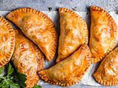 پیراشکی گوشت خوشمزه و خانگی؛ هر لقمه پر از طعم بی‌ نظیر!