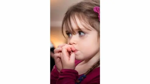 راهکارهای مؤثر روان‌شناسان برای ترک عادت ناخن‌جویدن در کودکان