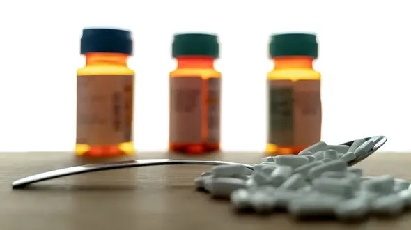 آقای وزیر! داروهای اعصاب و روان در داروخانه ها موجود نیست / سه برابری قیمت داروها، در بازار سیاه