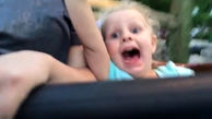 لحظات ترس و وحشت دختر بچه سه ساله سوار بر ترن هوایی + فیلم