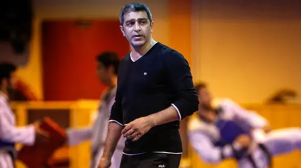 روی نیمکت هیچ کشوری مقابل ایران نمی نشینم/دست های پشت پرده دلسوزانه ضربه می زنند