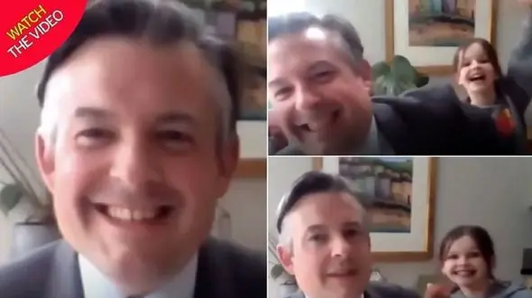 اتفاق جالب در برنامه زنده تلویزیونی + فیلم