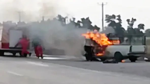 فیلم جزغاله شدن وانت پیکان در جاده آبادان - خرمشهر  +عکس و فیلم