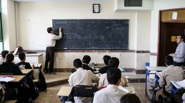 حقوق ۷۰ میلیونی معلمان به بودجه ۱۴۰۶ می‌رسد؟ پاسخ سازمان برنامه و بودجه