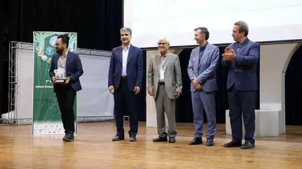 تقدیر از مکمل دام «بن زا پلکس 7» و متابولیسم اپتیمایزر زنبور عسل «بن زا بی» در کنگره علوم دامی تهران