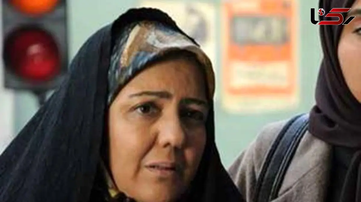 عکس/ میز عزای شیک و بدون تجملات زویا امامی، همسر هنرمند کاظم هژیر آزاد/ دیزاین زیبا با گَل، شمع، خرما و حلوا