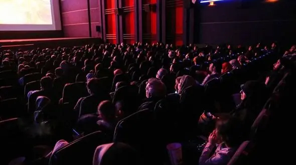 سهم گیشه آنلاین از سبد فروش فیلم‌ های تازه اکران/ 4/5 میلیون قطعه بلیت سهم فروردین و اردیبهشت سینماها