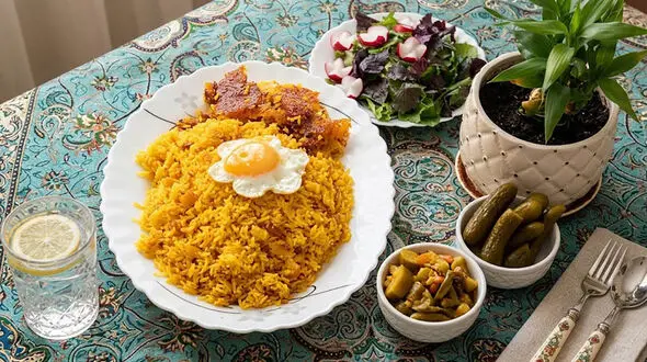 دمپختک باقالی زرد تهرانی با نیمرو؛ غذای اصیل و نوستالژیک ایرانی