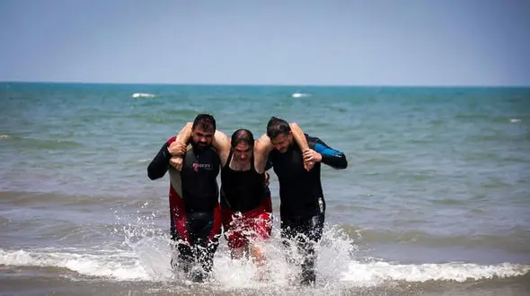 کاهش ۷۵ درصدی آمار غریق در گیلان / آموزش CPR و کمک های اولیه به ساحل آورده شدند + فیلم