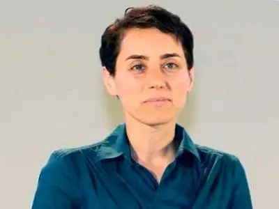 فیلم/نگاهی به خانه ابدی «پروفسور مریم میرزاخانی» در کالیفرنیای آمریکا مزین شده با بیتی از حضرت حافظ:هرگز نمیرد آنکه دلش زنده شد به عشق