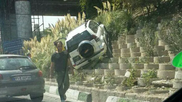 پرادو در بزرگراه امام علی تهران پرواز کرد! + عکس 