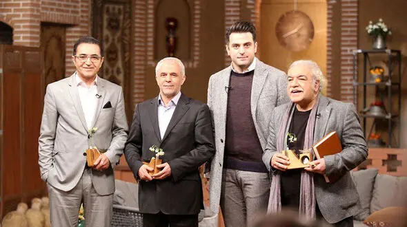 من استاد نیستم، استاد آقای شجریان است!