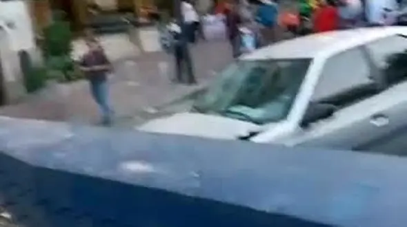 سقوط غول آهنی سعادت آباد را به هم ریخت + فیلم