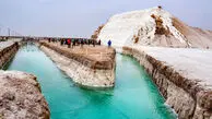 شاهکار طبیعت در دل کویر ایران؛ آبشار ۲۵ متری نمکی خور و بیابانک گردشگران را شگفت‌زده کرد