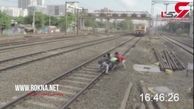 فرار از دام مرگ در راه‌آهن+ فیلم