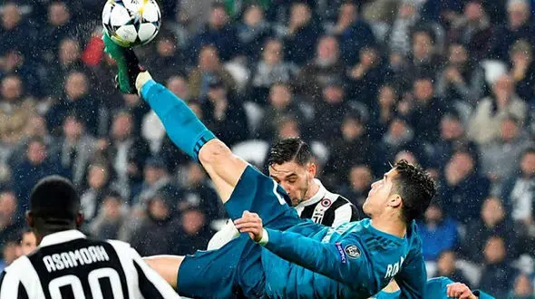 قیچی برگردان رونالدو سوال امتحانی دانشجویی شد! +عکس برگه امتحانی