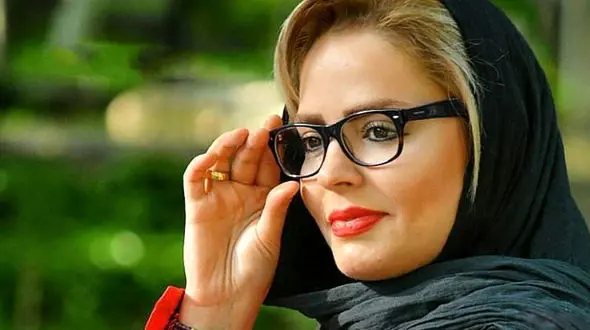 استوری جالب خانم بازیگر به همراه پسرش در راه مدرسه