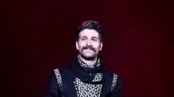 سکانس خندان؛ تو کنسرت حمید هیراد یه خانومی صداش کرد فقط واکنشش عمرا فکرشو میکردی