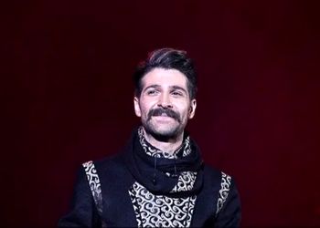 سکانس خندان؛ تو کنسرت حمید هیراد یه خانومی صداش کرد فقط واکنشش عمرا فکرشو میکردی