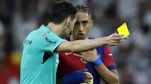 بررسی عملکرد داور فینال رئال بارسا از دیدگاه دو سایت معتبر