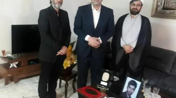 دیدار رئیس سازمان بسیج جامعه پزشکی کشور با خانواده پرستار شهید عزیزی فر