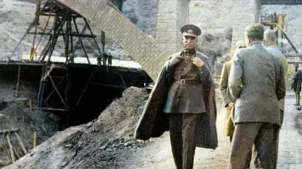 هوش مصنوعی تاریخ سیاه ایران را رنگی کرد / 10 عکس رنگی شده از محمدرضاشاه، رضاشاه، ستارخان، باقرخان، مصدق و…