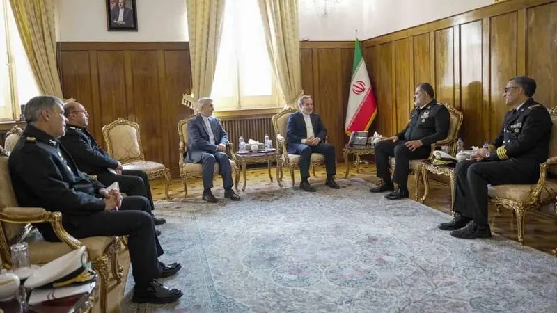 دیدار عراقچی با فرمانده نیروی دریایی