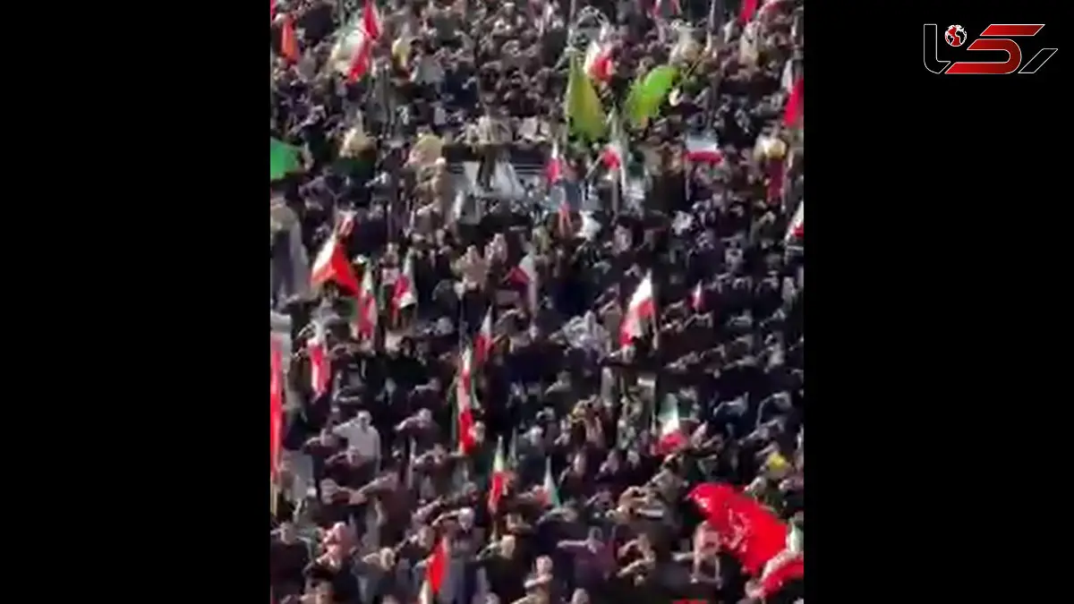 فیلم / احترام نظامی مردم به سومین رهبر انقلاب آیت الله سید مجتبی حسینی خامنه ای