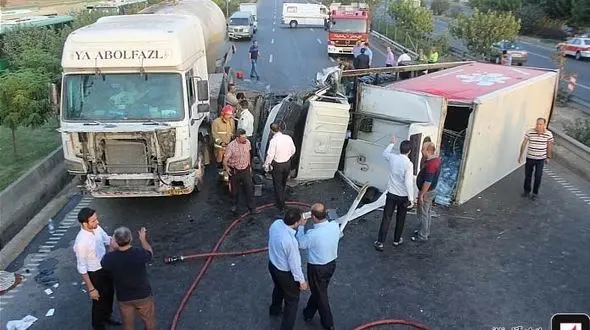 تصادف زنجیره ای در بزرگراه لشگری + عکس 