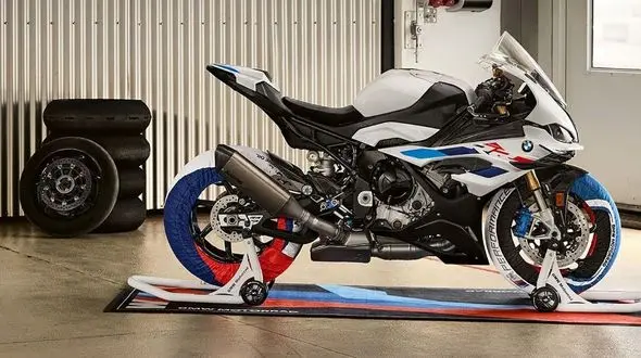 ببینید / موتورسیکلت گرانقیمت بی ام و چطور در کارخانه تولید می شود؟