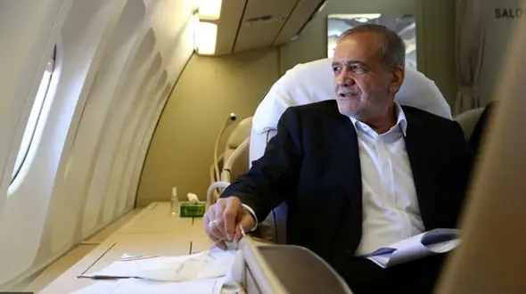 پزشکیان پای پله های هواپیما به معاون خود چه گفت؟