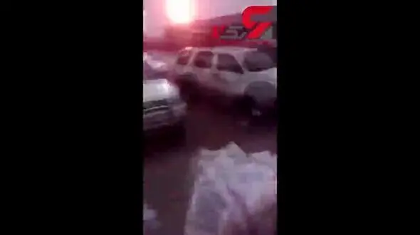 برخورد هولناک صاعقه به انبار کمک های مردمی برای زلزله زدگان + فیلم 