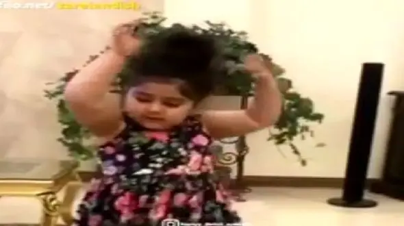 فیلم آواز باشکوه دختربچه فندق با آهنگ ترکی/یه رقص آذری کرد که ببینی میگی اوینین بئله اوینار