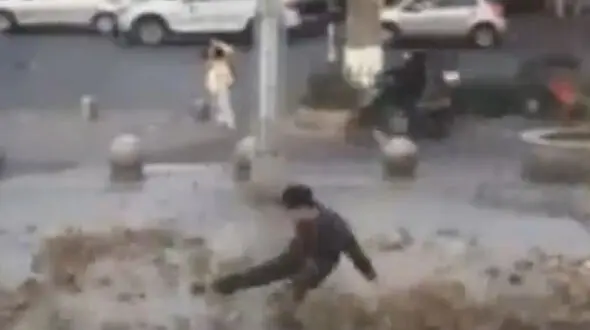 انجام حرکات رزمی با وزش باد + فیلم 