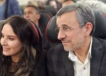 فیلم /  ارتباط نزدیک و پر عطوفت دختر و پسر نسل Z و محمود احمدی نژاد با محبت خاص آقای دکتر ...