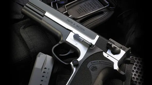 کشف سلاح های آمریکایی در پاوه/ دو نفر دستگیر شدند