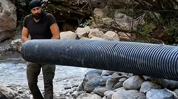 فیلم روش نوآورانه ماهیگیری با لوله