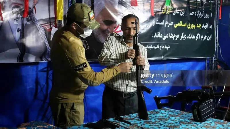 آموزش کار با اسلحه در میدان ونک تهران