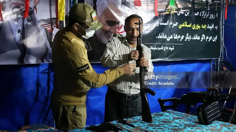 آموزش کار با اسلحه در میدان ونک تهران