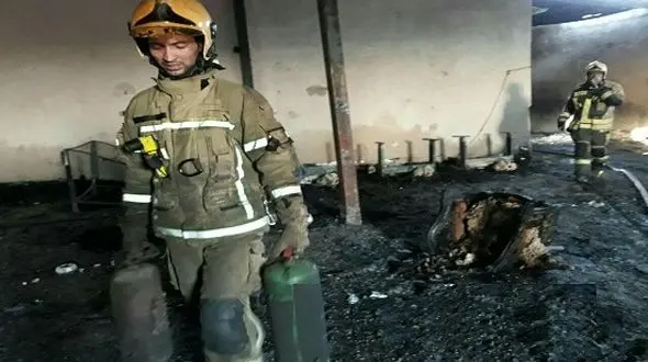 آتش سوزی در کارگاه مبل سازی در مرتضی گرد + فیلم و عکس 