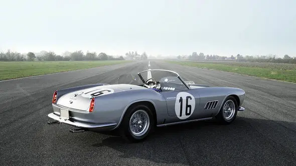 فراری 250 GT کالیفرنیا با قیمت 17.99 میلیون دلار به فروش رسید
