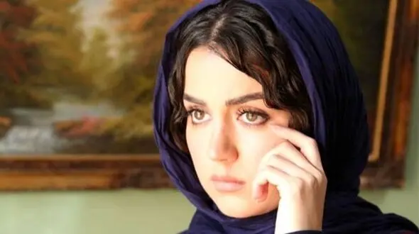 فیلم / افسانه پاکرو : 41 سالمه همه میگن 20 ساله ای / دوس ندارم فقط بگن چون دختر خوشگلی هستی / دیوانه وار خواستگار دارم 