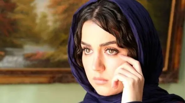 فیلم / افسانه پاکرو : 41 سالمه همه میگن 20 ساله ای / دوس ندارم فقط بگن چون دختر خوشگلی هستی / دیوانه وار خواستگار دارم 